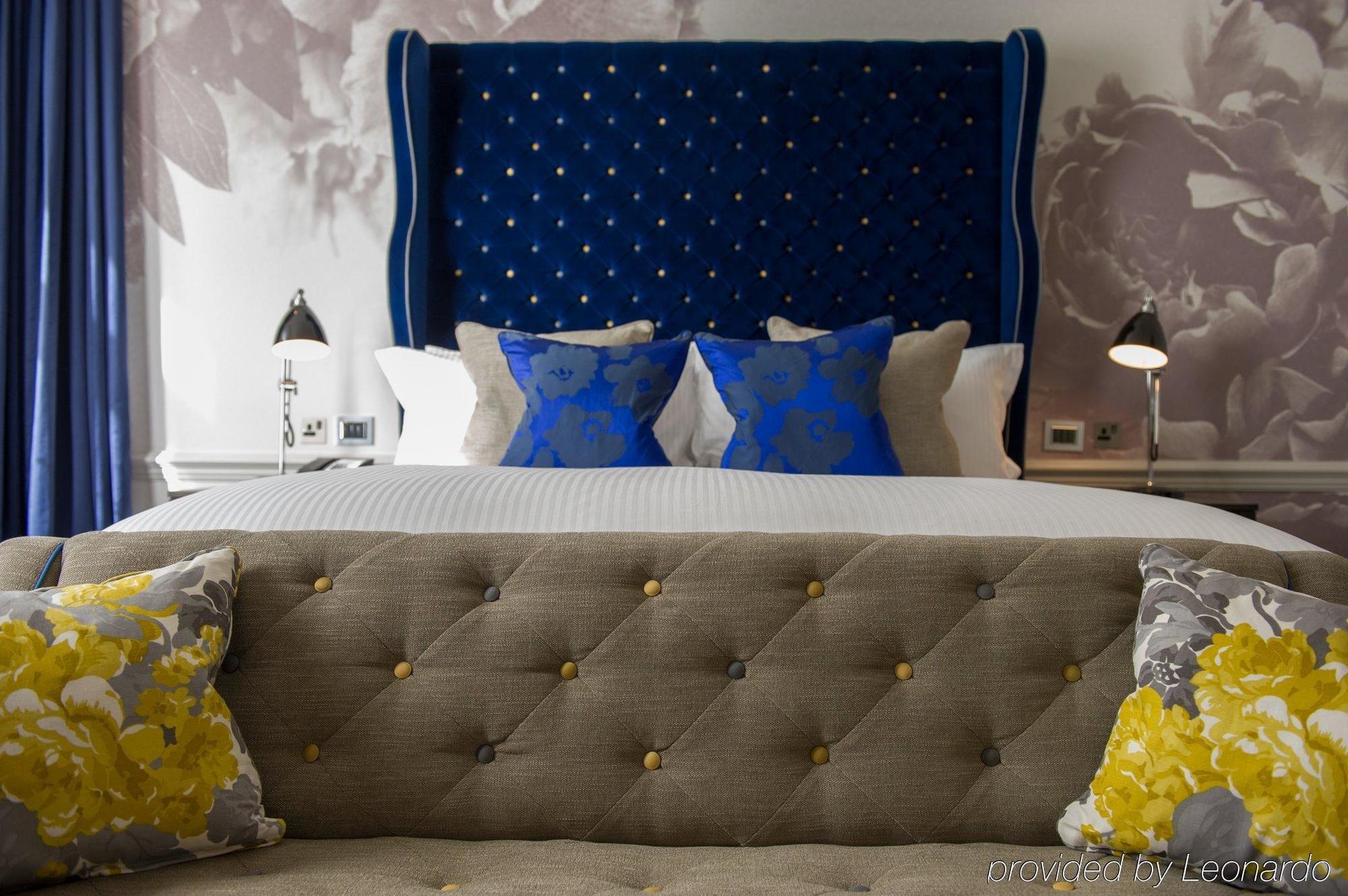 The Ampersand Hotel - Small Luxury Hotels Of The World Londra Camera foto A bed with a tufted headboard
