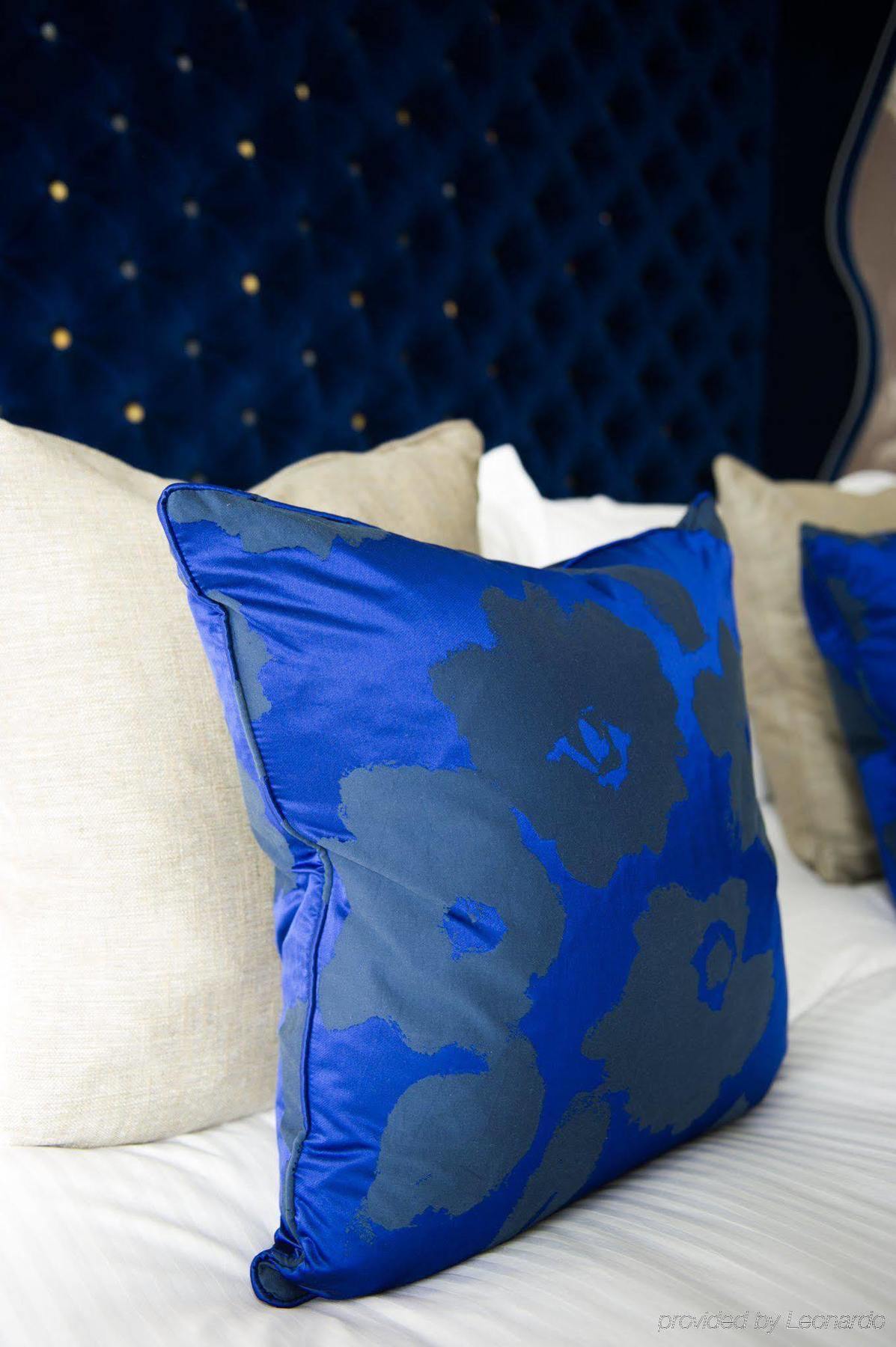 The Ampersand Hotel - Small Luxury Hotels Of The World Londra Camera foto A cushion